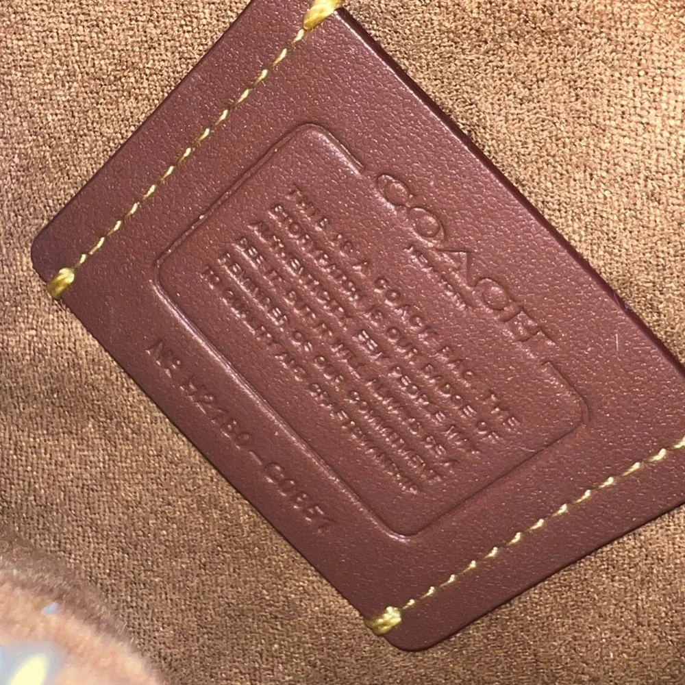 Vintage CHAIN BELT BAG WITH QUILTING IN WHITE 

Style No. C0851 - Picture 5 of 13